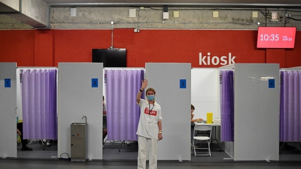 الإمارات تنجح في تطعيم جميع السكان بالجرعة الأولى من لقاح كورونا