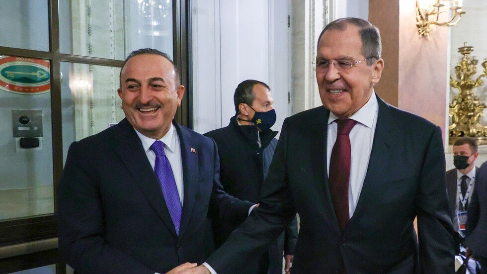 وسائل إعلام: تشاووش أوغلو ولافروف ناقشا الوضع في كازاخستان