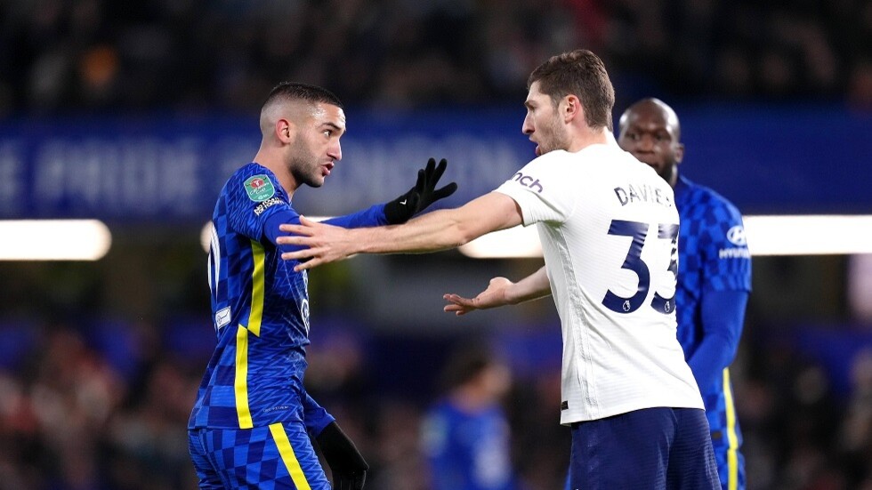 شاهد.. هدف "عكسي كوميدي" وعلى طريقة الـ"بينغ بونغ"