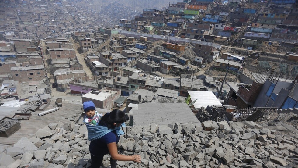 البيرو.. حوالي 100 ألف طفل يتيم  بسبب كورونا