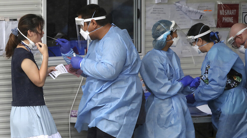 أستراليا تعيد فرض بعض القيود بسبب انتشار أوميكرون