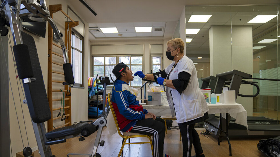 إسرائيل تسجل أعلى إصابات يومية بكورونا منذ بدء تفشي الوباء