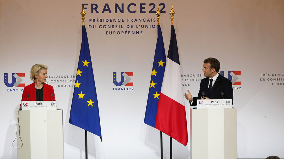 رئيسة المفوضية الأوروبية وماكرون يدعوان إلى وقف العنف في كازاخستان