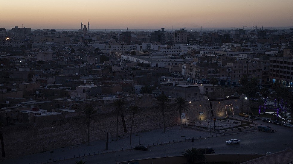 النائب العام الليبي يأمر بحبس 5 ضباط جمارك بتهمة اختلاس 25 مليون دينار