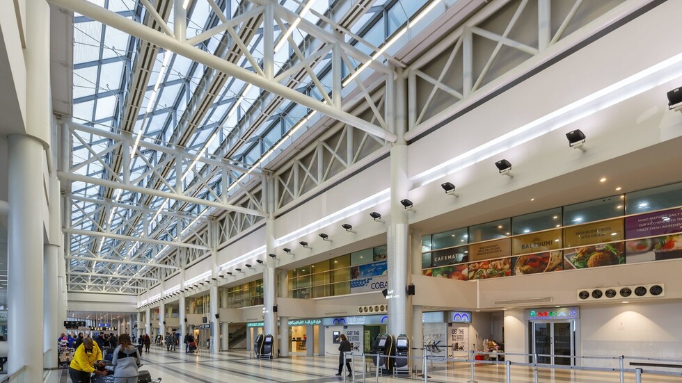 وسائل إعلام: انقطاع التيار الكهربائي عن مطار بيروت وسائر البلاد بشكل كامل (صورة)