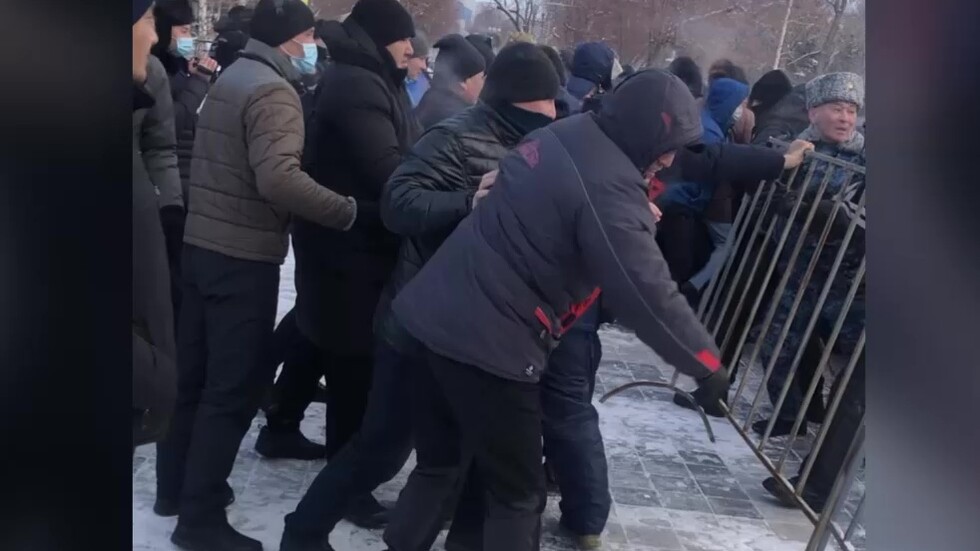 كازخستان تطلق سراح موسيقي قرغيزي بعد الاشتباه بمشاركته في الاضطرابات الأخيرة