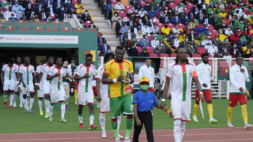 وسائل إعلام: الاعتداء على صحفيين جزائريين بالأسلحة البيضاء في الكاميرون وإصابة اثنين منهم