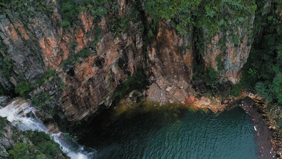 البرازيل.. ارتفاع عدد ضحايا سقوط كتلة صخرية على قوارب سياحية إلى 10 أشخاص
