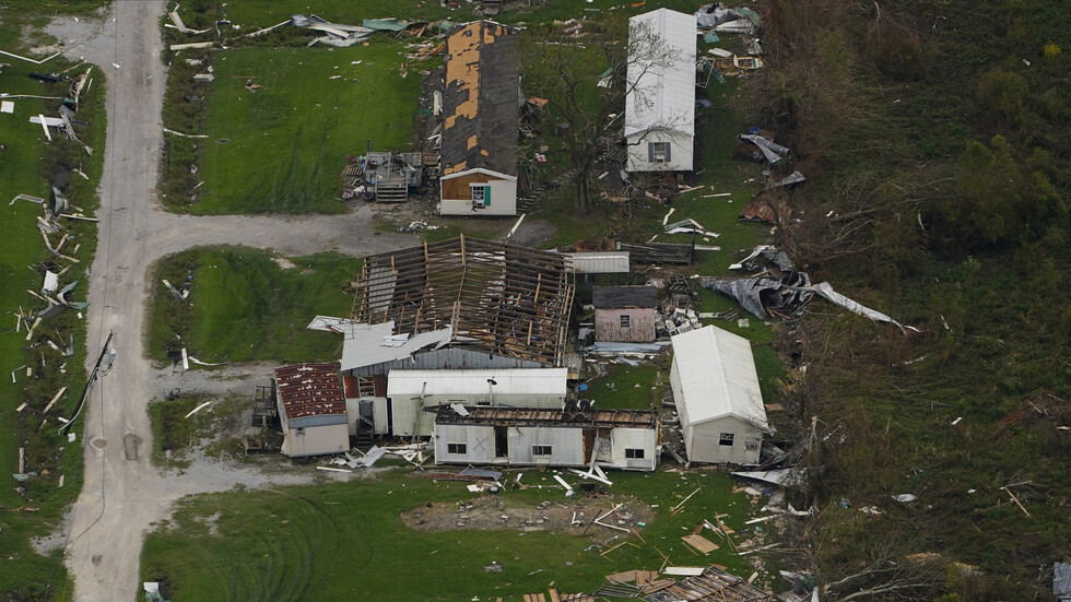 إعصار إيدا وفيضانات أوروبا يرفعان كلفة كوارث عام 2021