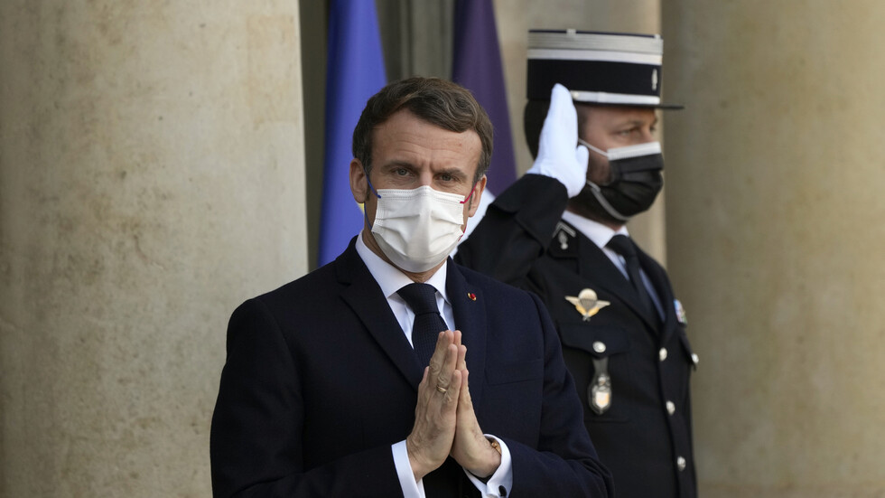 ماكرون: ندعم الحفاظ على قنوات الحوار مع روسيا