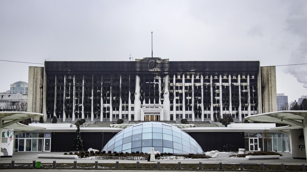 إعلام: رئيس كازاخستان يصل مدينة ألما-آتا التي شهدت أعنف الاشتباكات خلال أحداث كازاخستان (فيديو)