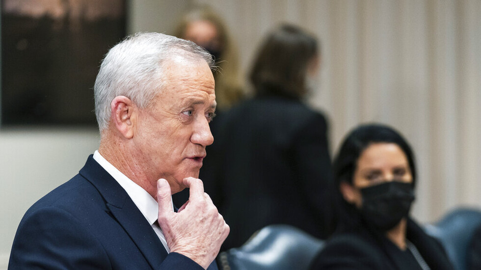 غانتس: الجيش يجري تحقيقا شاملا في حادث مقتل ضابطين بطريق الخطأ