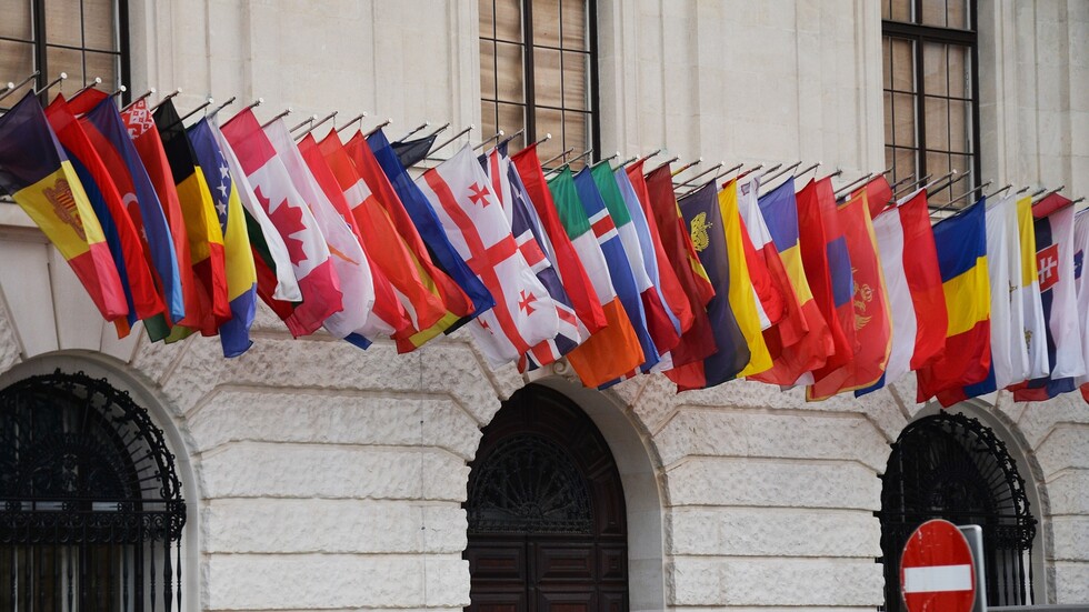 موسكو: التخلي عن مبدأ الأمن غير القابل للتجزئة في أوروبا يهدد بعواقب في غاية الخطورة