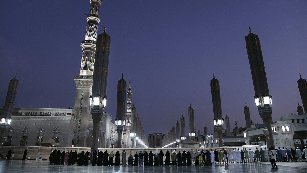 "الماماتوس".. ظاهرة نادرة في سماء المسجد النبوي (صور)