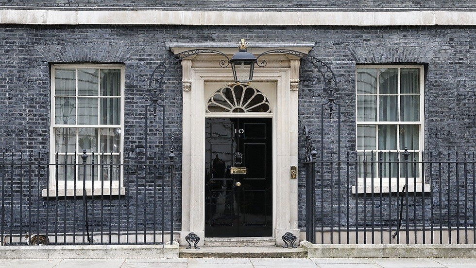 بريطانيا.. حفلة في داونينغ ستريت عشية جنازة الأمير فيليب