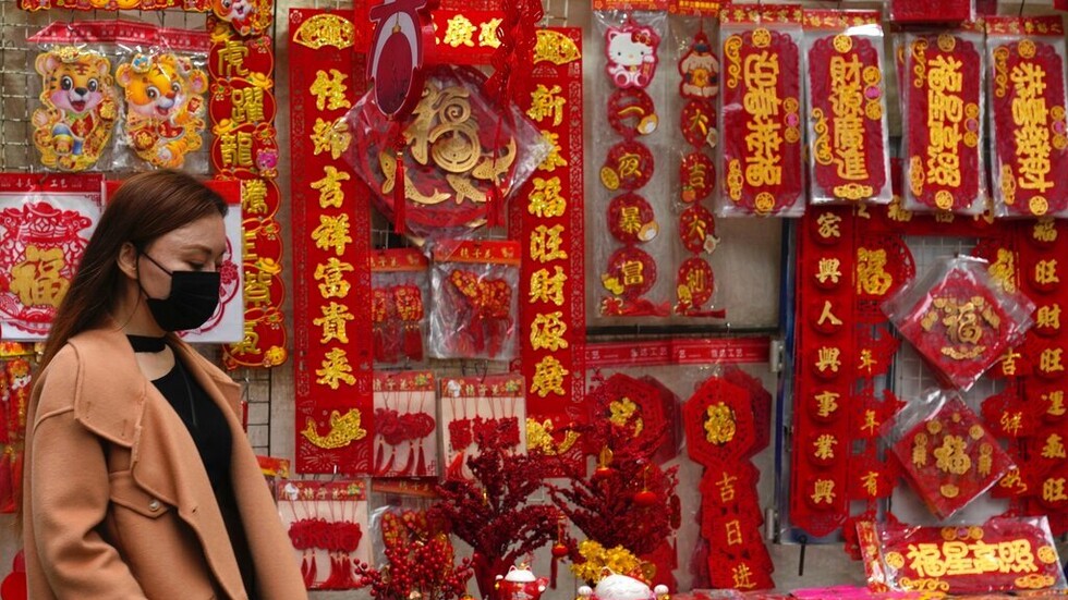 مطار هونغ كونغ يمنع رحلات الترانزيت من 153 دولة