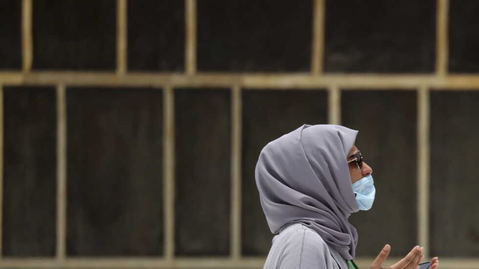 إصابات كورونا اليومية تنخفض في السعودية