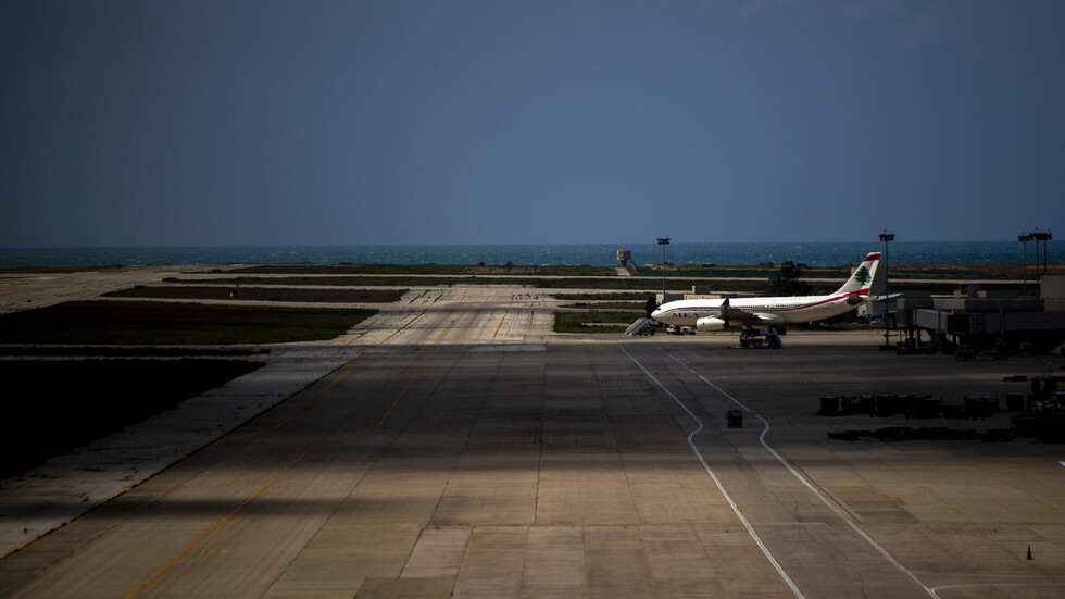 وزير النقل اللبناني يعلق على اكتشاف ثقب في طائرة يونانية بمطار بيروت