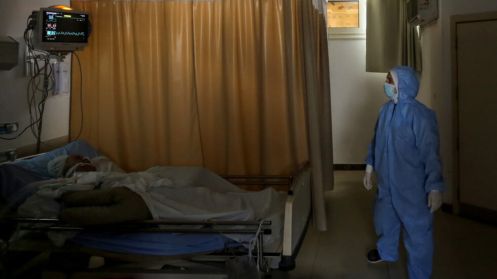 طبيب مصري: الموجة الخامسة من كورونا بدأت وإصابات "أوميكرون" "حجم عائلي"