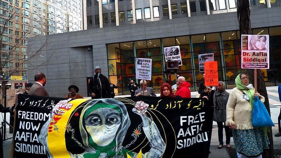 محامية: المشتبه باحتجازه الرهائن في كنيس تكساس ليس شقيق عافية صديقي