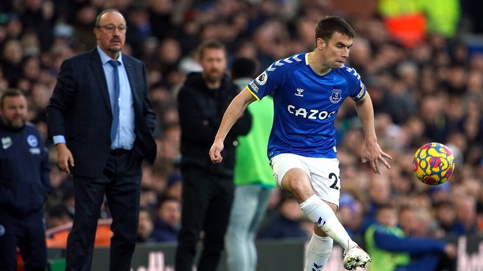 إقالة بينيتيز من تدريب إيفرتون الإنجليزي