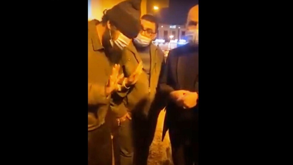 الرياض.. المهندس عبد الله يرفض تدخل السفير الأردني (فيديو)