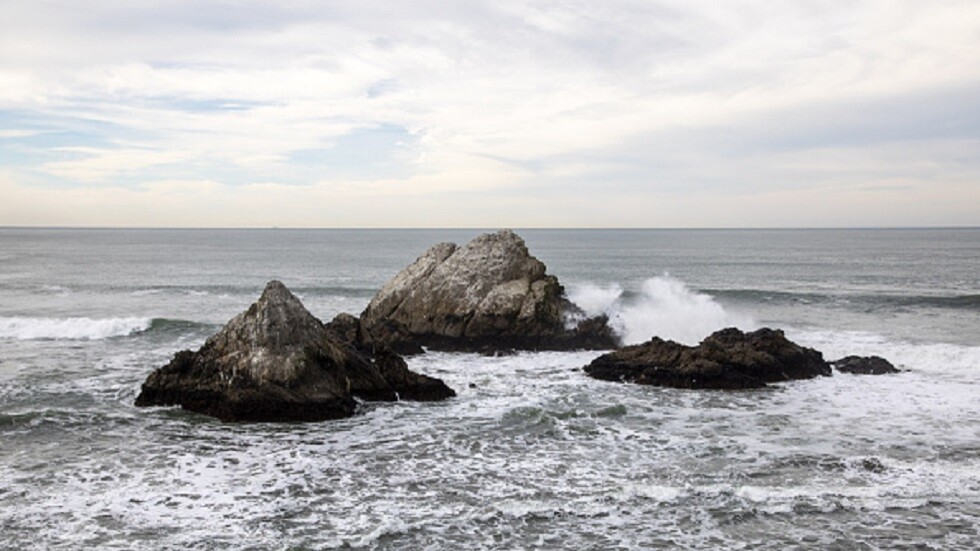 بركان يتسبب بغرق امرأتين على بعد 10 آلاف كيلومتر منه