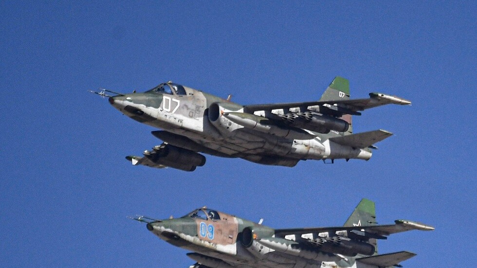 قاذفات "سو-25" تدمر "العدو" خلال تدريبات في بريموريه