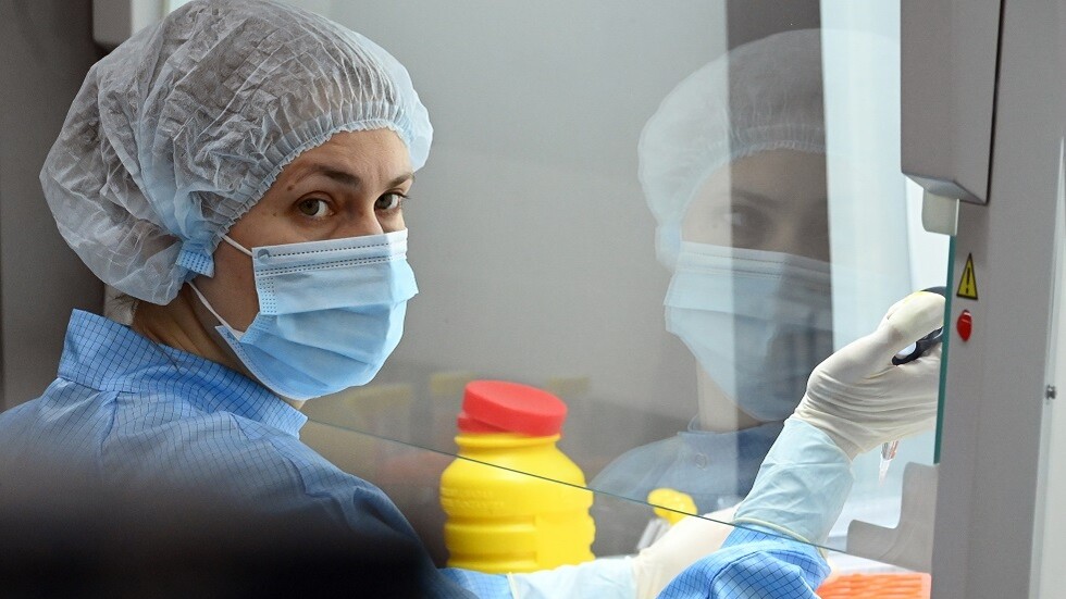 في أي بيئة وعلى أي سطح يفقد "أوميكرون" نشاطه وحيويته بشكل أسرع