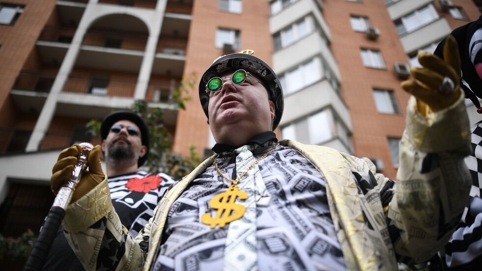 تقرير يكشف عن مكاسب مليارية لأغنى أغنياء العالم خلال كورونا.. من هم؟