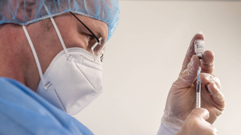 الإمارات: حوالي 93 بالمائة من السكان تلقوا جرعتين من لقاح كورونا