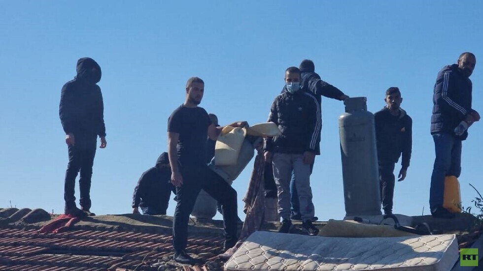 مواجهات بين الشرطة الإسرائيلية وفلسطينيين على خلفية إخلاء منزل بحي الشيخ جراح في القدس