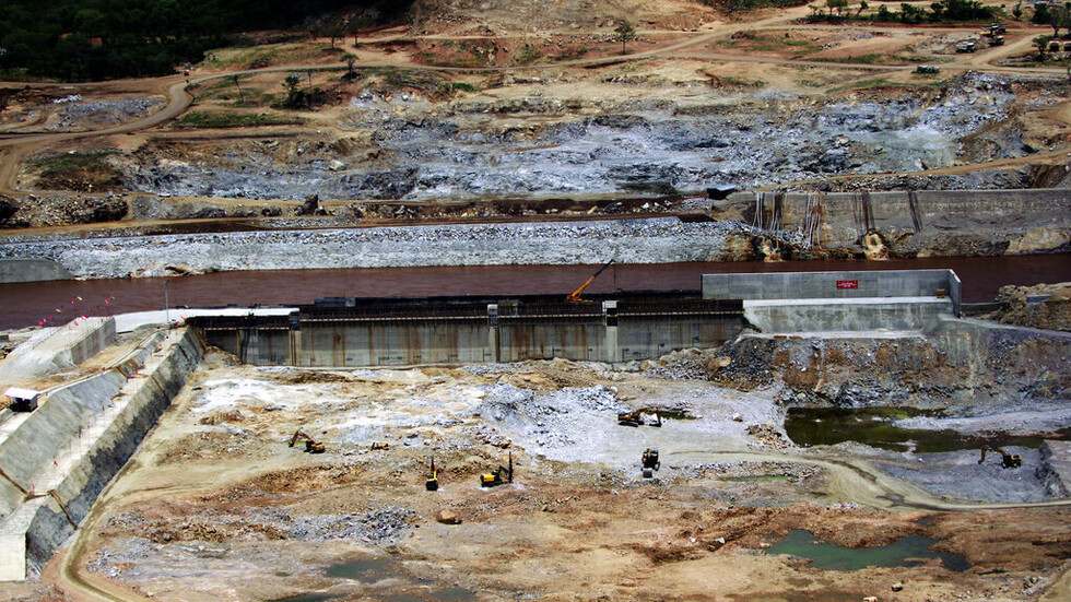 خبير جيولوجي يعلق على حقيقة التسريب في سد النهضة