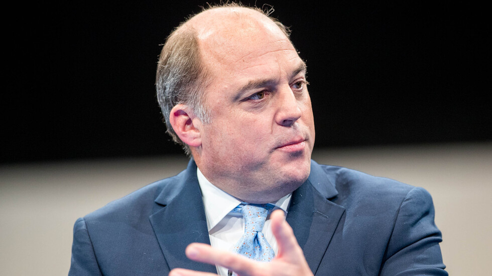 وزير الدفاع البريطاني يدعو نظيره الروسي لزيارة لندن