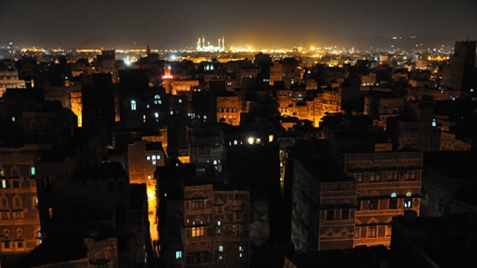 قناة "المسيرة": مقتل 12 شخصا بضربات شنها التحالف شمالي صنعاء