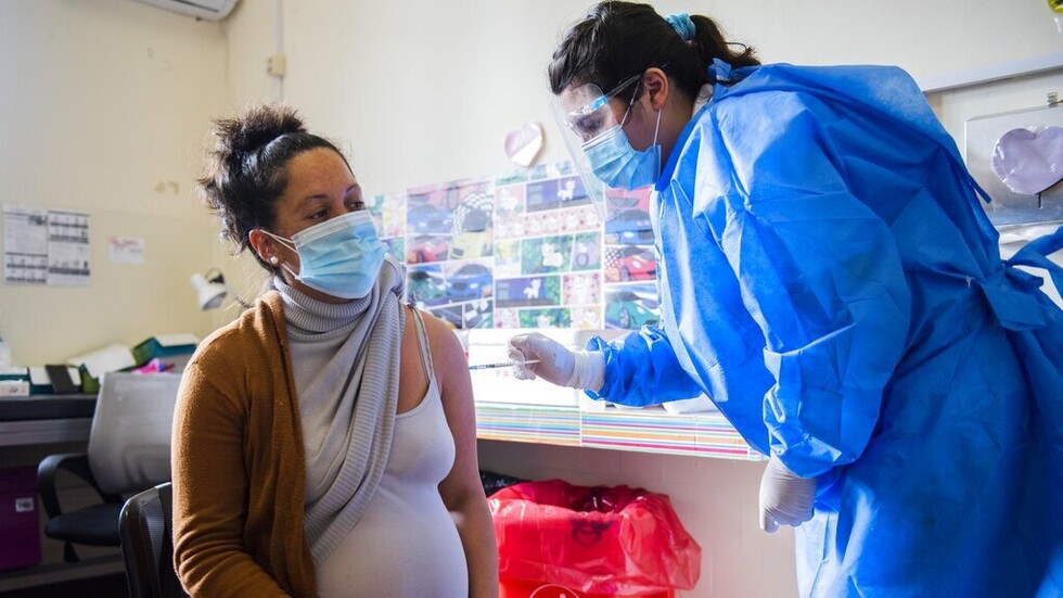 هيئة الأدوية الأوروبية تؤكد سلامة لقاحات كوفيد للحوامل