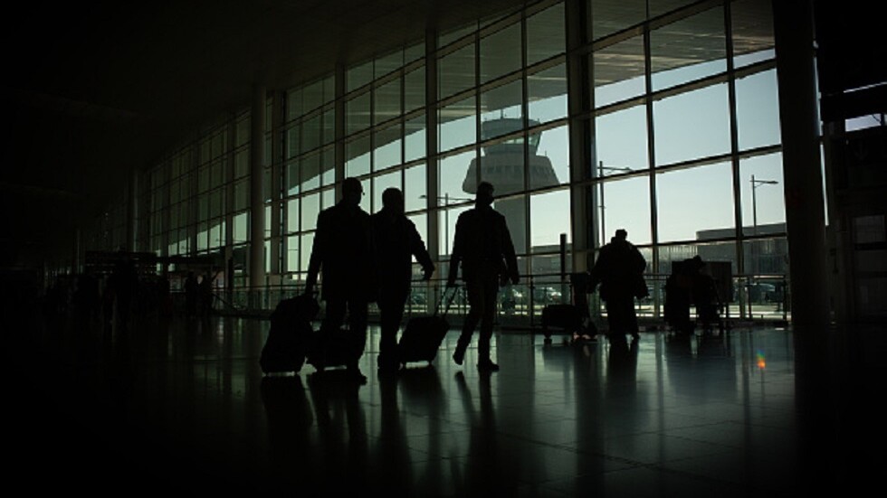 قادمة من دولة عربية.. جمارك مطار القاهرة تضبط 10 آلاف قرص كبتاغون مخدر (صور)