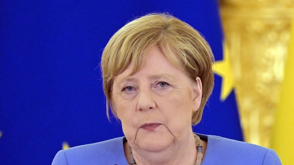 ميركل تتلقى أول عرض عمل