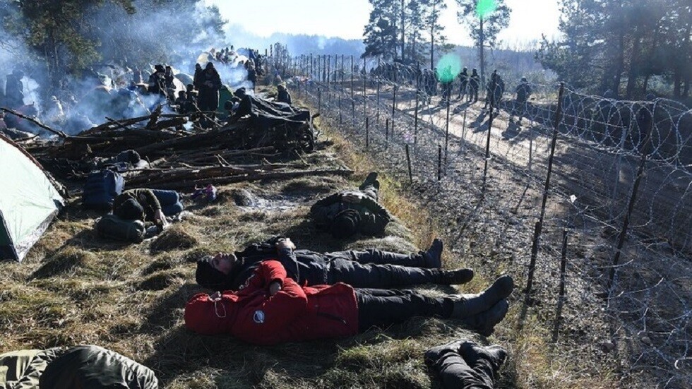 شرطة إيطاليا وألبانيا تعتقل 20 شخصا لتهريبهم مهاجرين عبر تركيا إلى الاتحاد الأوروبي