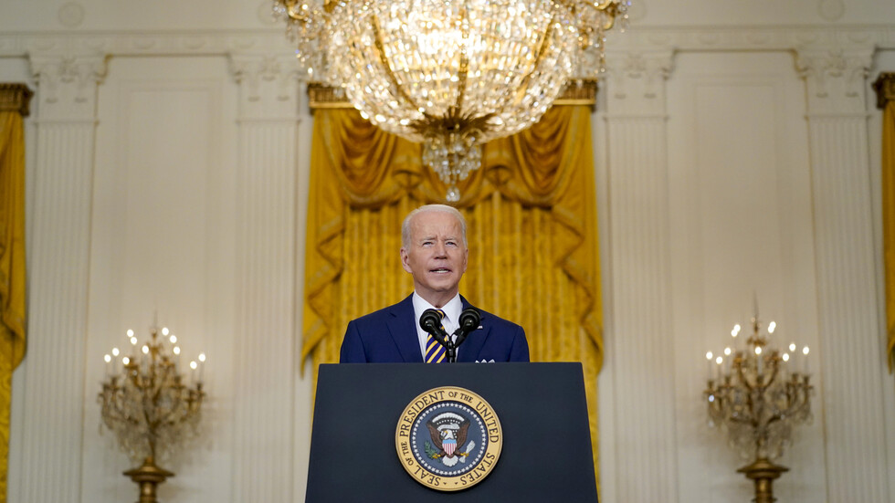 بايدن: لن نعيد فرض إجراءات الإغلاق بسبب