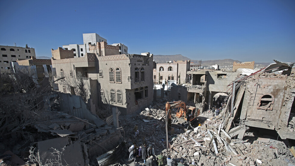 التحالف العربي يعلن توجيه ضربات إلى أهداف في صنعاء وتدمير منصات صواريخ في البيضاء