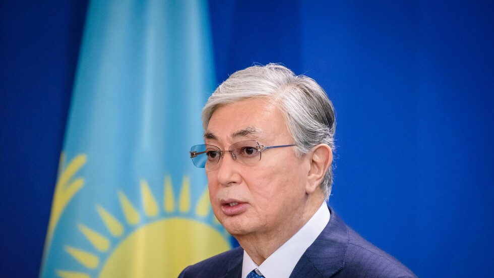 رئيس كازاخستان يعلن تخفيف القيود عن قطاع الأعمال بسبب "أوميكرون"
