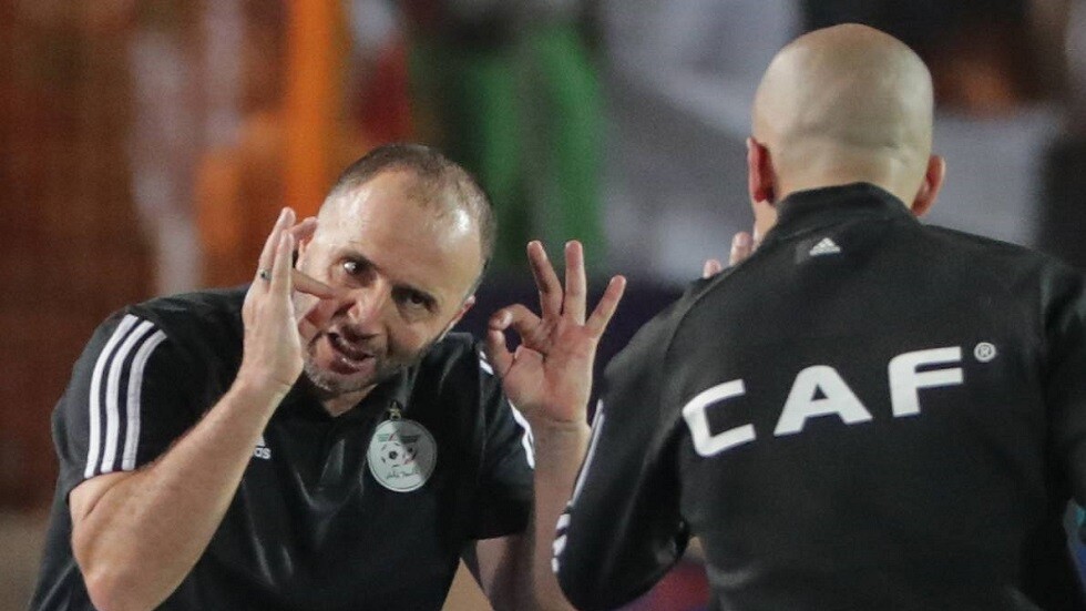 صحفي يخرج بلماضي عن طوره بسؤال "مستفز" بعد إقصاء الجزائر من كأس إفريقيا (فيديو)