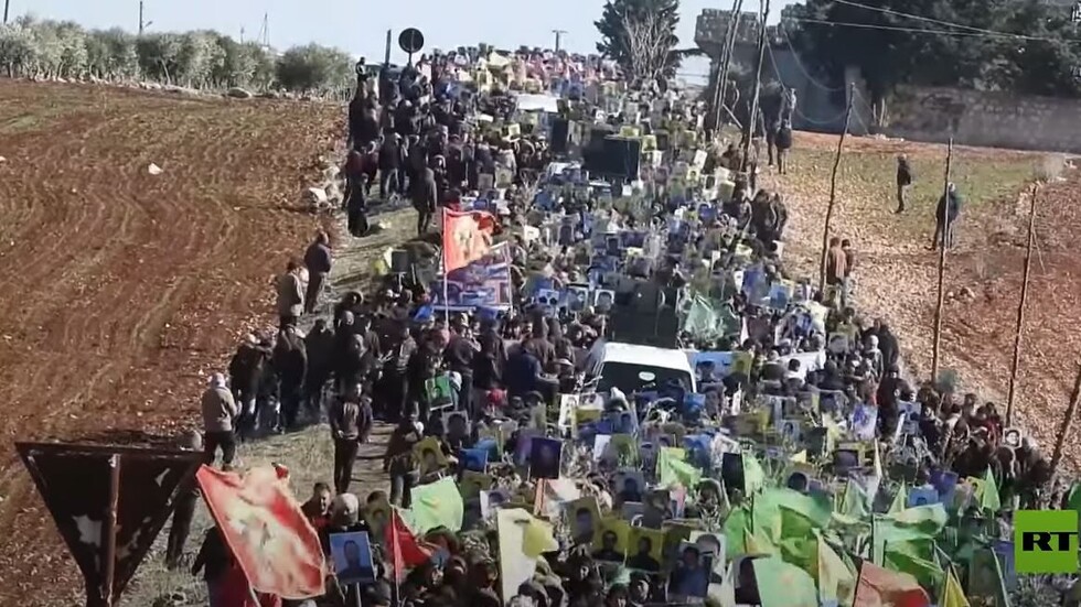 آلاف السوريين يتظاهرون ضد التواجد التركي في الذكرى الرابعة للعملية العسكرية "غصن الزيتون"