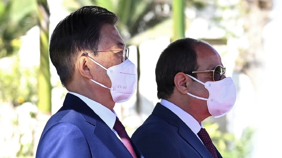 رئيس كوريا الجنوبية يزور مرآب قطارات الخط الثالث لمترو الأنفاق في القاهرة