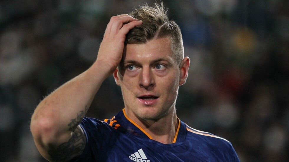 شاهد.. كروس يقع ضحية تحايل لاعب على الحكم!