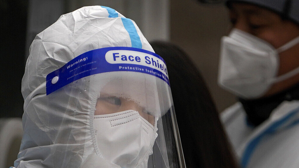 طبيبة تحدد أعراضا تظهر على الجلد نتيجة للإصابة بكورونا