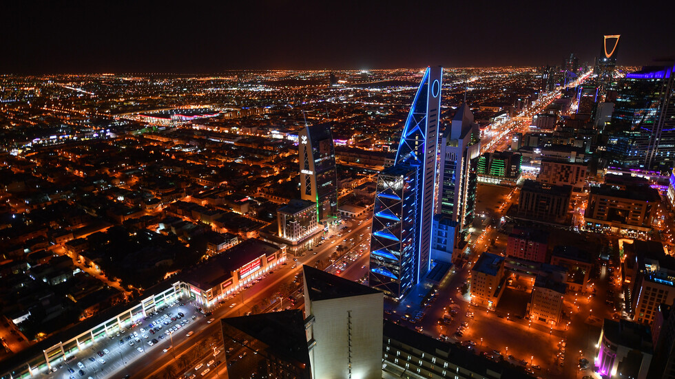 السعودية تشهد بردا غير مسبوق والثلوج تغطي 6 مدن (فيديوهات)