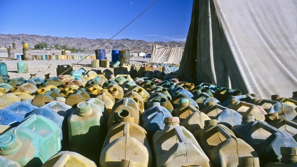 طهران تسمح بعبور الوقود إلى أفغانستان عبر الأراضي الإيرانية