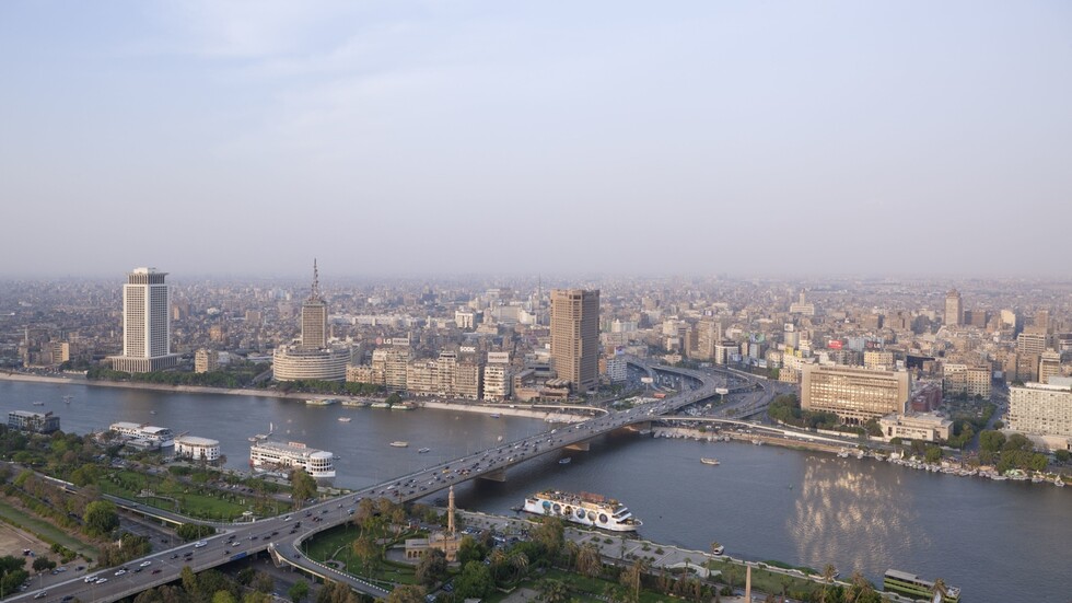 مصر.. تأجيل أولى جلسات محاكمة المتهمين الأربعة في قضية "رشوة وزارة الصحة"